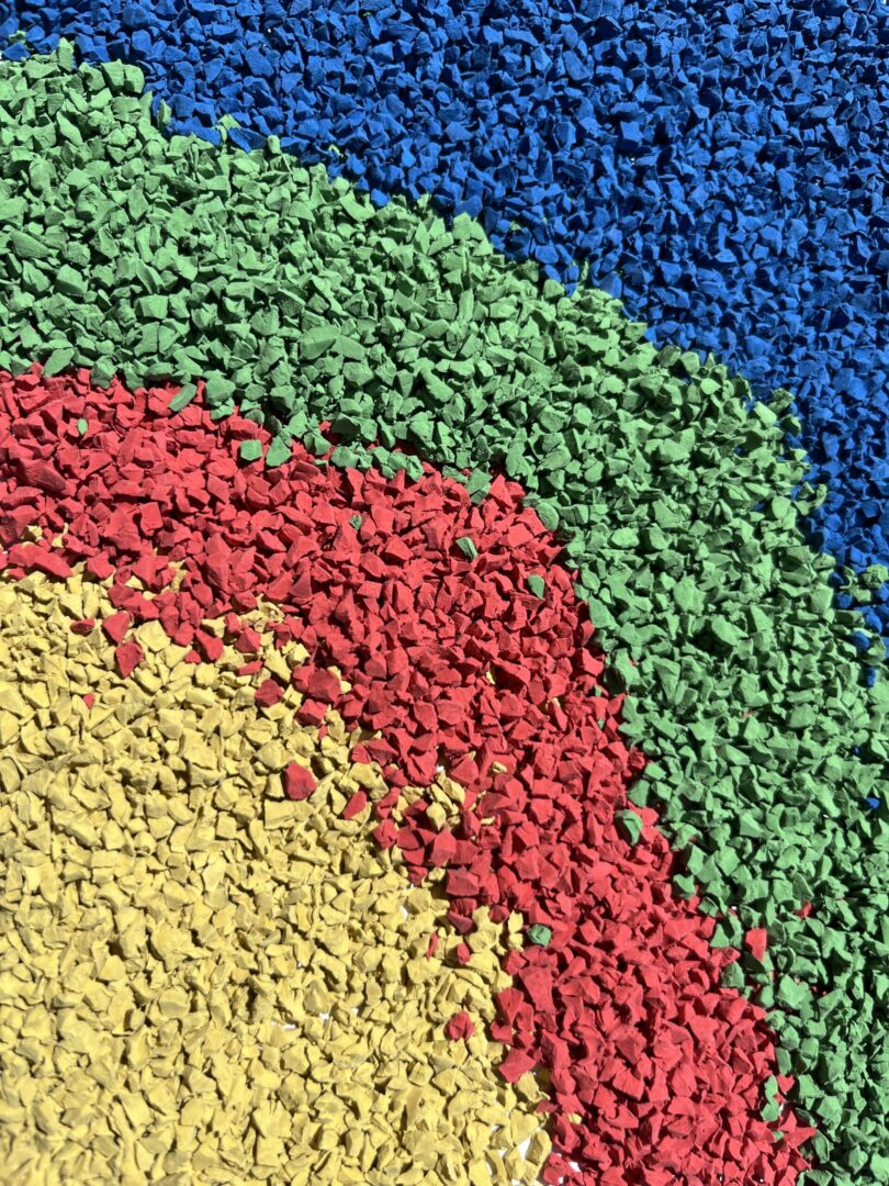 Nawierzchnia poliuretanowa pod siłownię zewnętrzną – wymagania, grubość i dobór materiałów